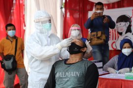 Puluhan pengendara dari Madura dites antigen, dua orang reaktif COVID-19