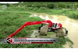 Atasi pendangkalan sungai dengan excavator amfibi buatan anak negeri