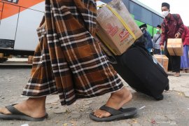 Belasan ribu santri Lirboyo Kediri pulang kampung jelang libur Ramadhan