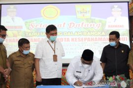 Pemkab Padang Pariaman-Kementan sepakati MoU peluncuran varietas unggul kelapa