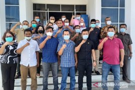 Terkait mobil anggota dewan dibakar, Ketua DPRD Tapteng minta polisi tangkap pelakunya