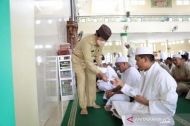 Forkopimda Bangka Belitung gelar operasi yustisi prokes COVID-19 di 23 masjid