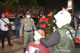 Satgas COVID-19 Riau buru warga suka nongkrong di kafe