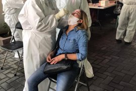 Penghuni 18 rusun di Kota Surabaya jalani swab test COVID-19