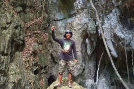 Gua Gunung Batu, Tebing Tinggi layak dijual sebagai Destinasi Wisata