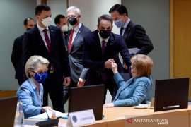 Di bawah tekanan AS, Uni Eropa tunda rencana pungutan digital