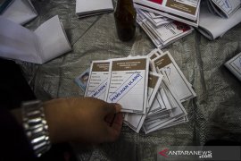 Pelipatan Surat Suara Pemilihan Ulang Di Kalsel