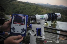 Pengamatan gerhana bulan total di Bandung