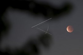 Gerhana Bulan Total warnai malam jelang Pemilihan Suara Ulang Pilgub Jambi