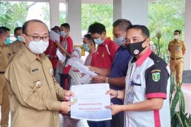 Atlet disabilitas Tabalong peraih medali terima bonus