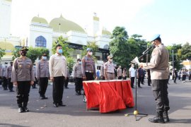 Personel Bidpropam Polda Jatim teken pakta integritas tak gunakan narkoba