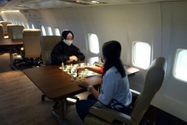 Atlet catur Lampung dan Papua uji tanding di atas pesawat Boeing