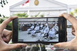 Sidang Putusan Kasus Megamendung Riziq Shihab Page 1 Small