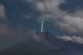 LAPAN : Cahaya hijau dekat Merapi kemungkinan terkait hujan meteor