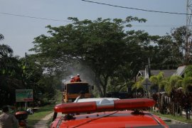 Cegah penyebaran COVID-19, Sungai Mandau lakukan penyemprotan disinfektan