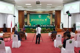 Rektor : Lulusan Unand jangan hanya berpikir  jadi PNS