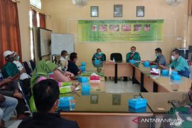 Perusahaan besar lirik hasil karet petani tergabung di UPPB