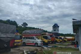 Belasan truk angkutan tertahan di Calang akibat cuaca ekstrem