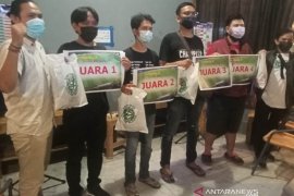 Serunya kompetisi E-sport antarjunalis di Surabaya