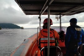 BPBD Kayong Utara bantu pencarian korban sampan tenggelam di Kerawangan