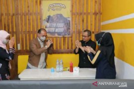 Gubernur Babel kenalkan restoran lokal kepada Ustadz Yusuf Mansyur