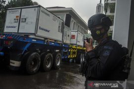 Bahan baku vaksin COVID-19 tiba di Bio Farma