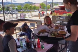 Teras restoran dibuka kembali di Prancis