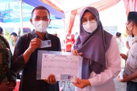 Ngantor di desa, Bupati Ipuk kawal layanan dokumen kependudukan penganut kepercayaan Banyuwangi