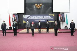 Sutarmidji lantik lima pejabat tinggi pertama