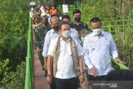 Menteri Kelautan Dan Perikanan Resmikan Mangrove Pariaman Page 2 Small