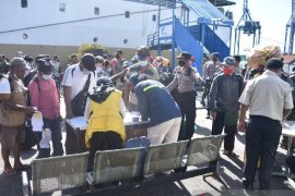 Tiga penumpang kapal positif COVID-19 setibanya di pelabuhan Jayapura