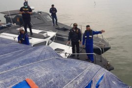 Kapal kayu kandas di perairan Pangkalan Susu Langkat bawa ball pres