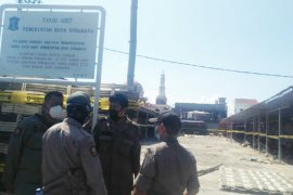 Salahi izin peruntukan, pasar di Pandegiling Surabaya disegel Satpol PP