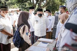 Bupati dan Wabup Jember ngantor di desa sehari penuh