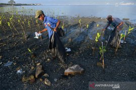Aksi Gotong Royong Bersihkan Pantai Page 3 Small