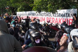 Dari Madura masuk Surabaya wajib tes usap COVID-19
