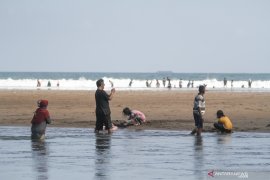 Diduga lakukan penyimpangan, Pemkab Gunungkidul mutasi petugas TPR Pantai Baron