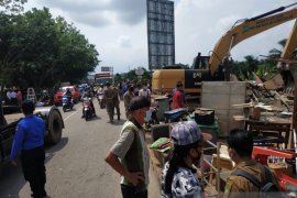 165 kios Simpang Barelang dibongkar untuk pelebaran jalan