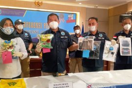 BNN - East Java confiscate 1.6-kg crystal meth from Jakarta's drug ring