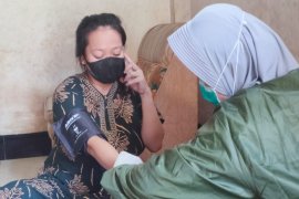 Tim PPKM Desa Kuripan memaksimalkan tracing