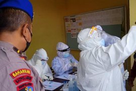 Tes usap antigen massal Ditpolairud Polda Jatim, empat orang ditemukan positif COVID-19
