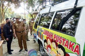 Bupati Lampung Tengah luncurkan Mobil Pintar Limbah Pustaka