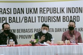 Menkop UKM harapkan pelaku pariwisata Bali kampanyekan prokes
