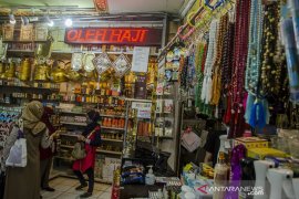 Penurunan penjualan oleh-oleh haji dan umrah