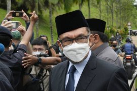 Pemimpin oposisi Anwar Ibrahim minta Raja Malaysia hentikan Proklamasi Darurat