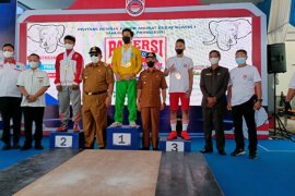 Riau pimpin perolehan medali Invitnas Remaja Junior angkat berat di Pringsewu
