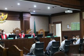 Korupsi dana COVID-19, Vendor penyedia bansos sembako Kemensos akui berikan "fee"