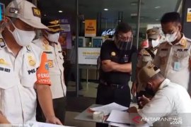 Satpol PP Kembangan tutup sementara McDonald's Puri Indah