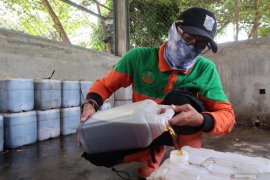 Jangan buang limbah minyak jelantah sembarangan