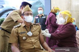 Pemkab Garut terus vaksinasi COVID-19 dengan memprioritaskan lansia